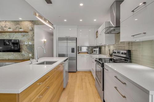 Kitchen - 402-1440 Av. Du Maire-Beaulieu, Québec (Sainte-Foy/Sillery/Cap-Rouge), QC - Indoor Photo Showing Kitchen With Upgraded Kitchen