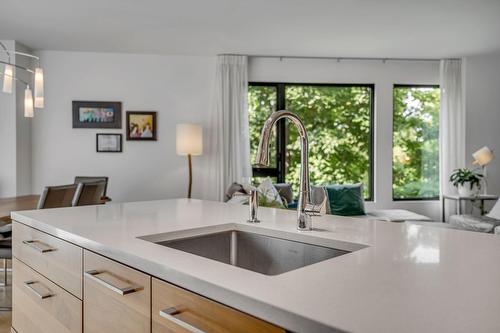 Kitchen - 402-1440 Av. Du Maire-Beaulieu, Québec (Sainte-Foy/Sillery/Cap-Rouge), QC - Indoor Photo Showing Kitchen