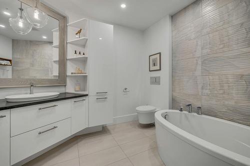 Ensuite bathroom - 402-1440 Av. Du Maire-Beaulieu, Québec (Sainte-Foy/Sillery/Cap-Rouge), QC - Indoor Photo Showing Bathroom