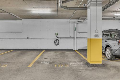 Parking - 402-1440 Av. Du Maire-Beaulieu, Québec (Sainte-Foy/Sillery/Cap-Rouge), QC - Indoor Photo Showing Garage