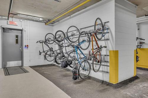 Storage - 402-1440 Av. Du Maire-Beaulieu, Québec (Sainte-Foy/Sillery/Cap-Rouge), QC - Indoor Photo Showing Garage