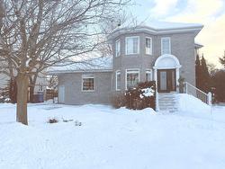 27 Rue des Souverains  Blainville, QC J7C 5A9