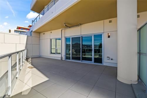 306-3340 Lakeshore Drive, Kelowna, BC - Outdoor With Exterior
