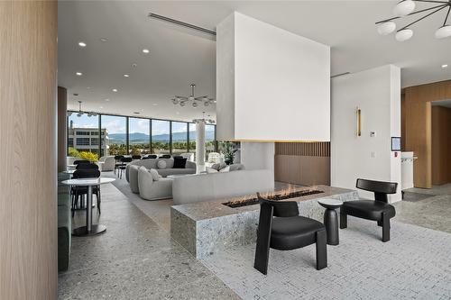 306-3340 Lakeshore Drive, Kelowna, BC - Indoor