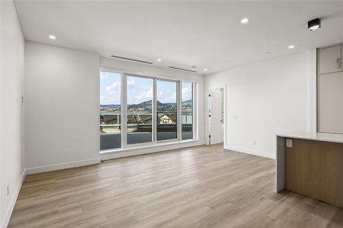 306-3340 Lakeshore Drive, Kelowna, BC - Indoor