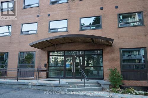 824 King Street W, Kitchener, ON - Outdoor