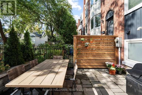 18 Sydenham Street, Toronto, ON - Outdoor