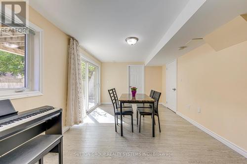 2207 Kwinter Road, Oakville, ON - Indoor Photo Showing Dining Room