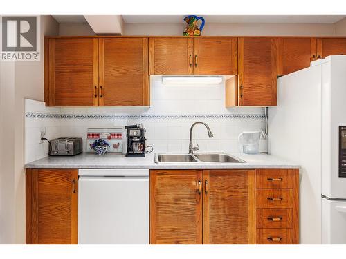 1075 Bernard Avenue Unit# 301, Kelowna, BC - Indoor Photo Showing Kitchen With Double Sink