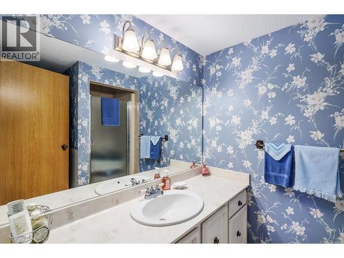 1075 Bernard Avenue Unit# 301, Kelowna, BC - Indoor Photo Showing Bathroom