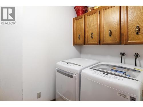 1075 Bernard Avenue Unit# 301, Kelowna, BC - Indoor Photo Showing Laundry Room