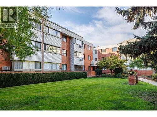 1075 Bernard Avenue Unit# 301, Kelowna, BC - Outdoor