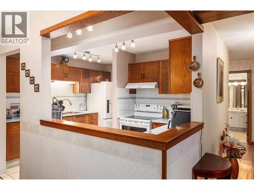 1075 Bernard Avenue Unit# 301, Kelowna, BC - Indoor Photo Showing Kitchen