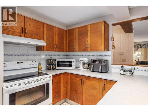 1075 Bernard Avenue Unit# 301, Kelowna, BC - Indoor Photo Showing Kitchen