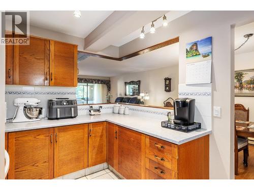 1075 Bernard Avenue Unit# 301, Kelowna, BC - Indoor Photo Showing Kitchen