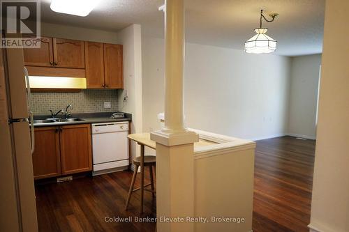 16 - 2705 Kingsway Drive, Kitchener, ON - Indoor Photo Showing Kitchen With Double Sink