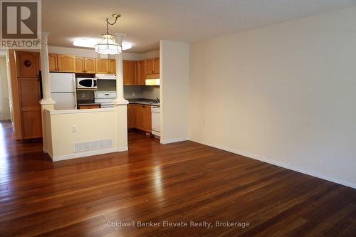 16 - 2705 Kingsway Drive, Kitchener, ON - Indoor Photo Showing Kitchen