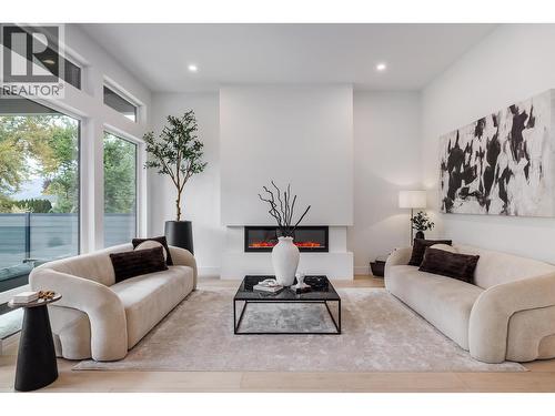 4234 Russo Street, Kelowna, BC - Indoor Photo Showing Living Room