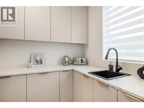 4234 Russo Street, Kelowna, BC - Indoor Photo Showing Kitchen