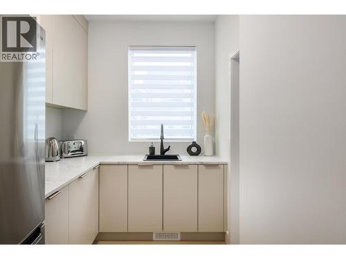 4234 Russo Street, Kelowna, BC - Indoor