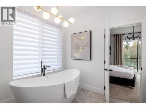 4234 Russo Street, Kelowna, BC - Indoor Photo Showing Bathroom
