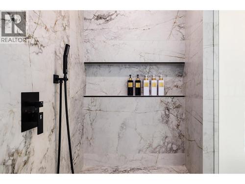 4234 Russo Street, Kelowna, BC - Indoor