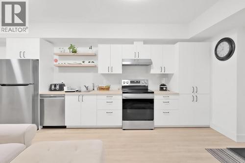 4234 Russo Street, Kelowna, BC - Indoor Photo Showing Kitchen