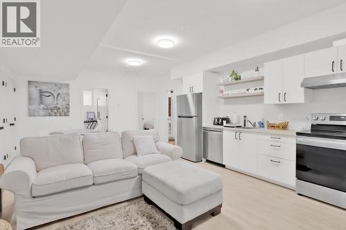 4234 Russo Street, Kelowna, BC - Indoor