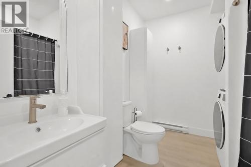 4234 Russo Street, Kelowna, BC - Indoor Photo Showing Bathroom