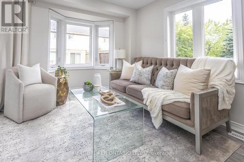 36 - 5255 Guildwood Way, Mississauga, ON - Indoor Photo Showing Living Room