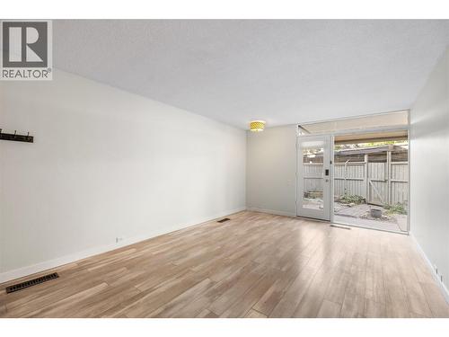 353 Boyce Crescent Unit# 14, Kelowna, BC - Indoor Photo Showing Other Room