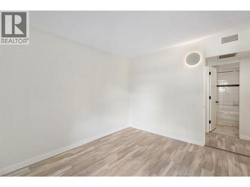 353 Boyce Crescent Unit# 14, Kelowna, BC - Indoor Photo Showing Other Room