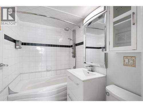 353 Boyce Crescent Unit# 14, Kelowna, BC - Indoor Photo Showing Bathroom
