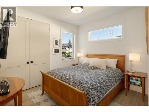 884 Patterson Avenue, Kelowna, BC - Indoor Photo Showing Bedroom