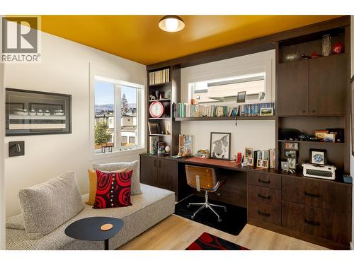 884 Patterson Avenue, Kelowna, BC - Indoor Photo Showing Office