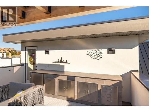 884 Patterson Avenue, Kelowna, BC - Outdoor With Exterior