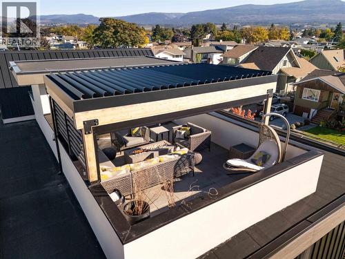 884 Patterson Avenue, Kelowna, BC - Outdoor With View