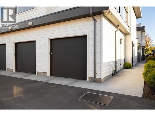 884 Patterson Avenue, Kelowna, BC - Outdoor With Exterior