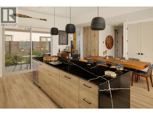 884 Patterson Avenue, Kelowna, BC - Indoor Photo Showing Other Room