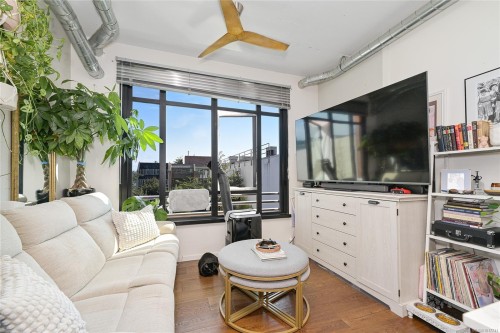 434-1029 View St, Victoria, BC - Indoor Photo Showing Living Room