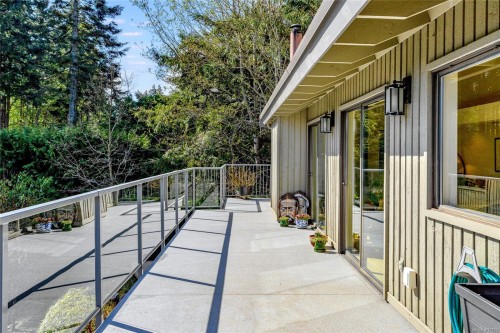 4689 Boulderwood Dr, Saanich, BC 
