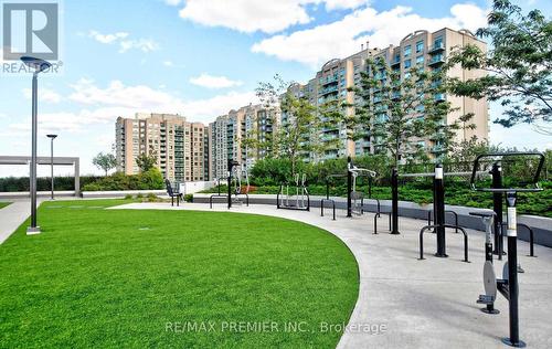 1401 - 55 Oneida Crescent, Richmond Hill, ON - Outdoor