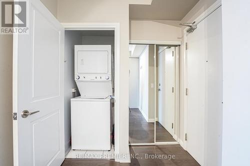 1401 - 55 Oneida Crescent, Richmond Hill, ON - Indoor Photo Showing Laundry Room