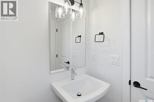 284 Asokan Bend, Saskatoon, SK - Indoor Photo Showing Bathroom