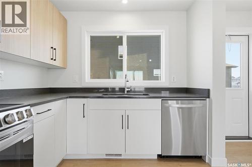 284 Asokan Bend, Saskatoon, SK - Indoor Photo Showing Kitchen