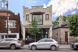 3047 DUNDAS STREET W  Toronto, ON M6P 1Z5