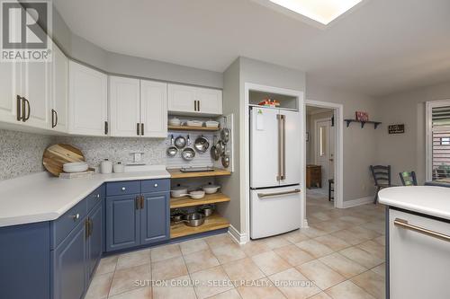 28 - 40 Quinella Drive, London South (South C), ON - Indoor Photo Showing Kitchen