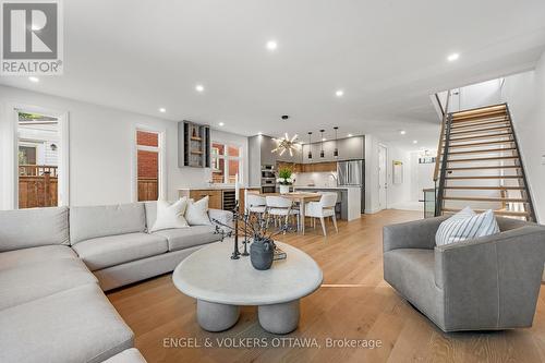 493 Highcroft Avenue, Ottawa, ON - Indoor Photo Showing Living Room