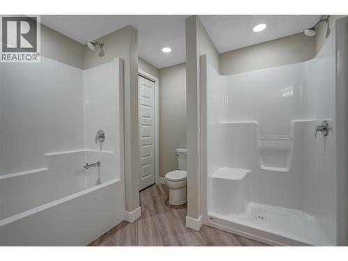 5640 51St Street Unit# 407, Osoyoos, BC - Indoor Photo Showing Bathroom