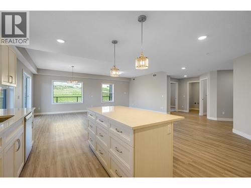 5640 51St Street Unit# 407, Osoyoos, BC - Indoor Photo Showing Kitchen